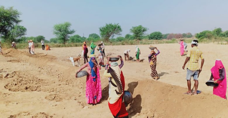 समृद्धि और विकास के टॉवर और आम - आदमी की पीड़ा