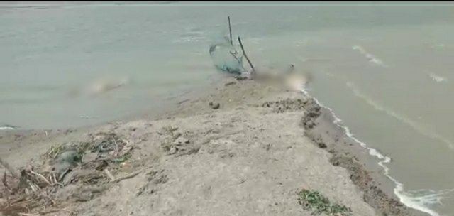 dead bodies found floating on the ganga river during second wave of Covid pandemic 