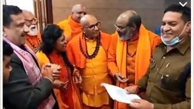 हरिद्वार में भड़काऊ भाषण देने के बाद हिन्दू नेताओं ने पुलिस पर दबाव बनाया