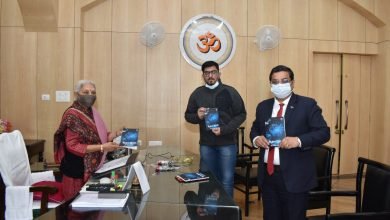 Photo of आनंदीबेन ने किया डॉ दीपक कोहली की पुस्तक ‘विज्ञान विमर्श’ का लोकार्पण
